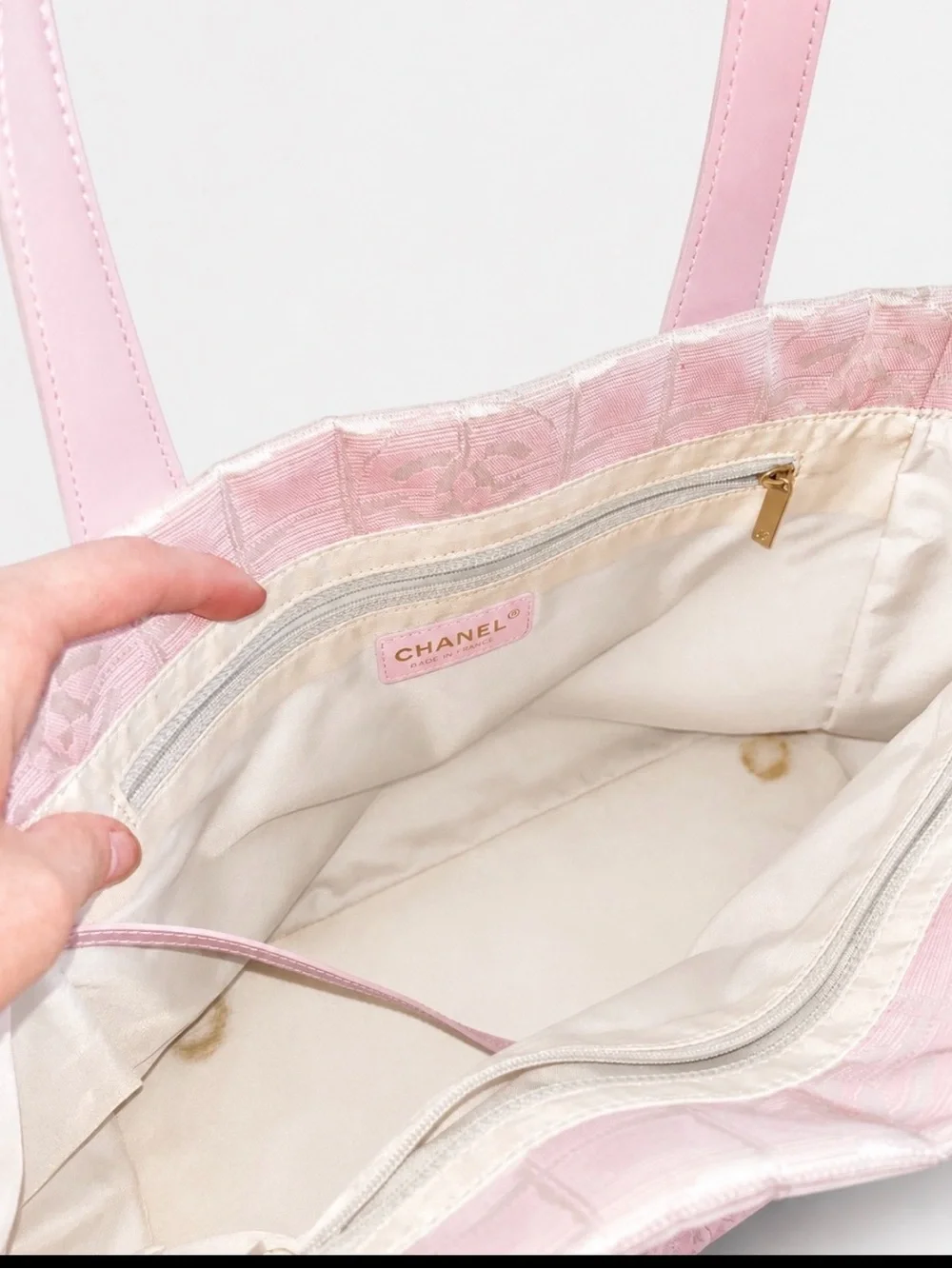 CHANEL Pink CC logo Travel Ligne Tote